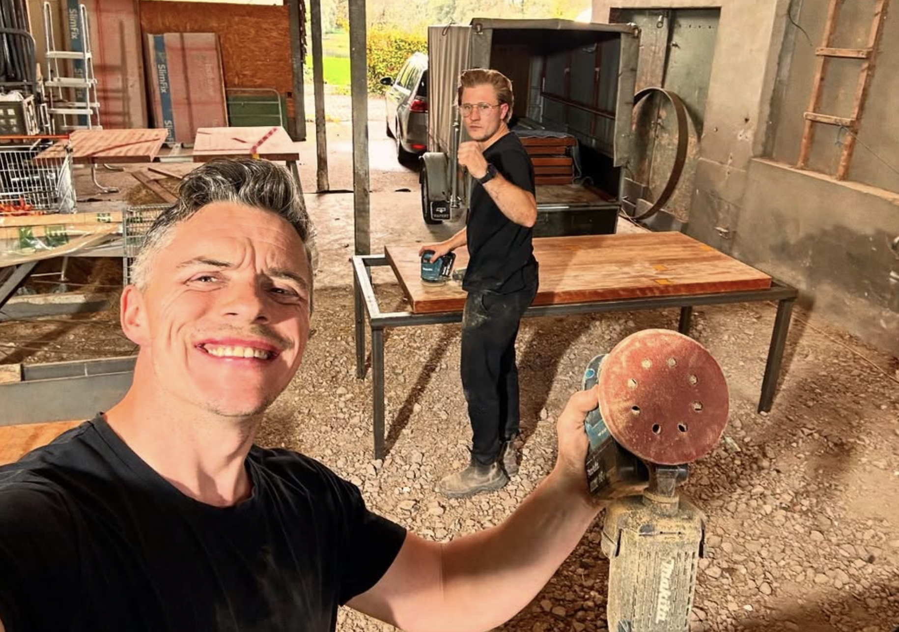 Bureau van gerecycled hout